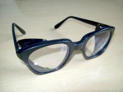 Oculos com Haste Proteção Lateral